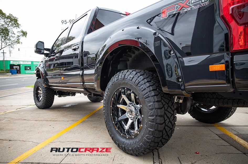 FORD F250 RAMPAGE CHROME CENTER AND GLOSS BLACK OUTER